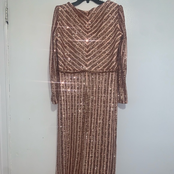 Selling this beautiful gold dress. Size 18 worn once - Picture 3 of 7